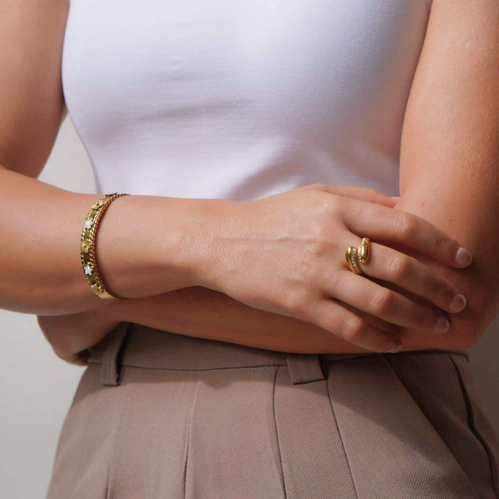 Bella Five Clover Colour Solid Bangle