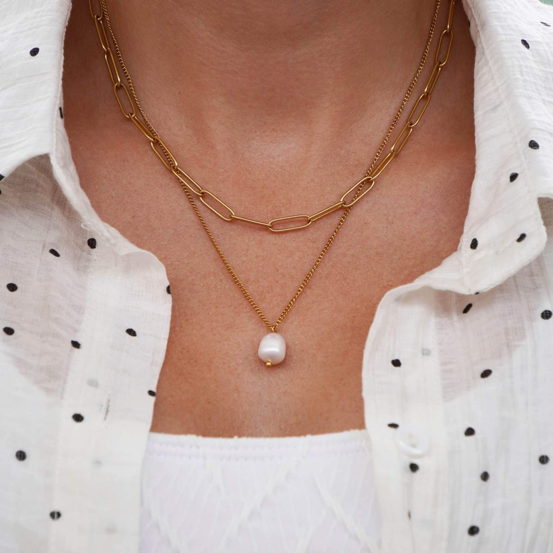 Valeria Pearl Necklace